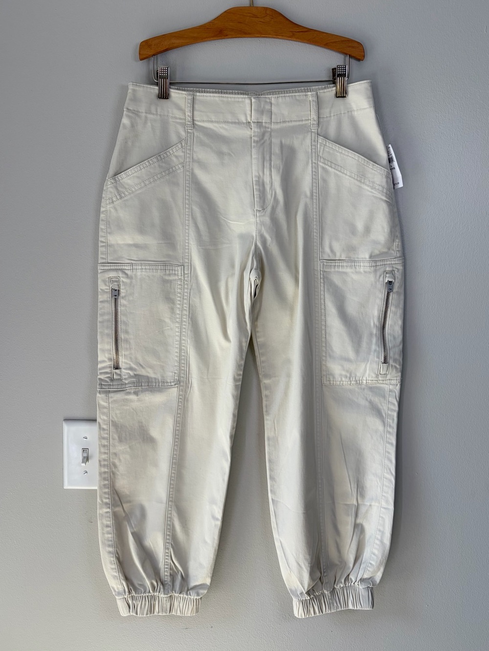 GAP Mid Rise Downtown Khaki Cargo Joggers
